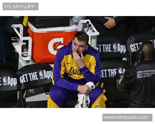 雷迪克称东契奇与里夫斯表现出色令黄蜂防守面临巨大压力